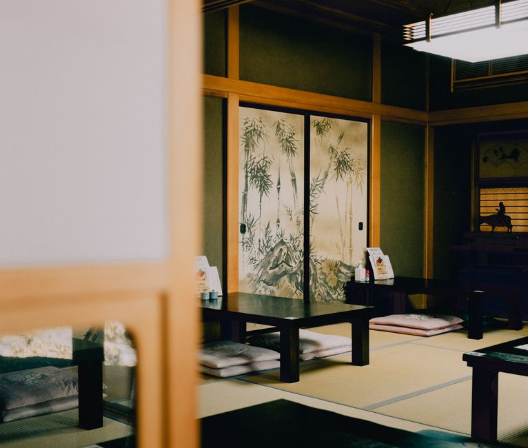 成都天府新区开日料店装修要花多少钱？100㎡日式禅意风设计全解析