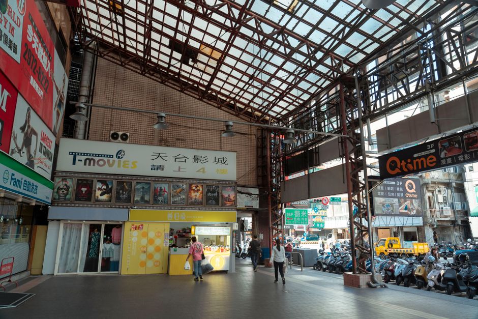 成都天府新区超市装修怎么布局货架提高坪效？300㎡生活超市案例