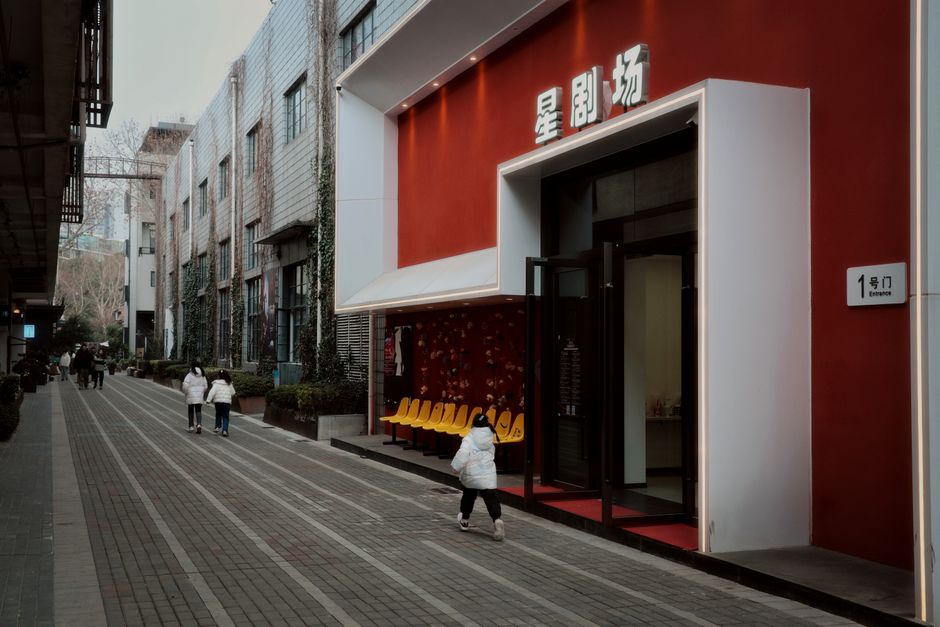 成都新津区服装店装修怎么设计陈列？120㎡女装店用布局带动销量