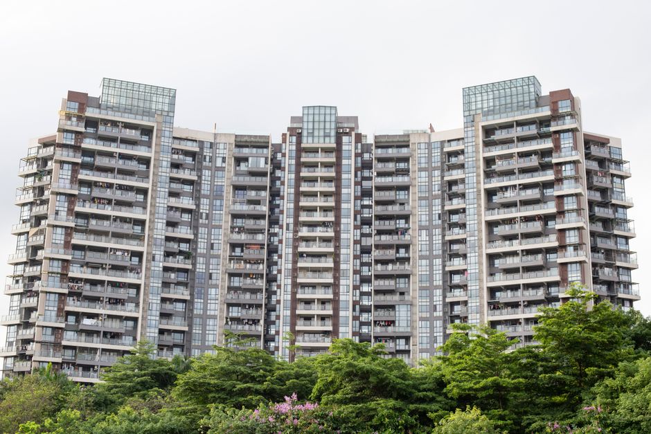 成都新津区阳台封窗物业不让？2026最新小区封窗政策和变通方案