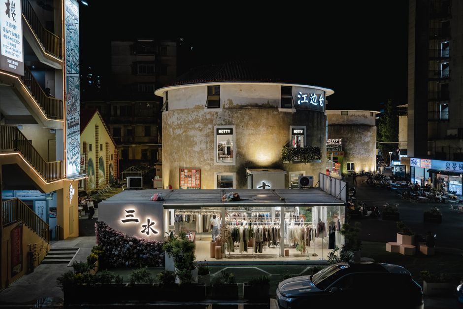 成都金牛区服装店装修怎么省钱？50㎡小店翻新后营业额涨了30%
