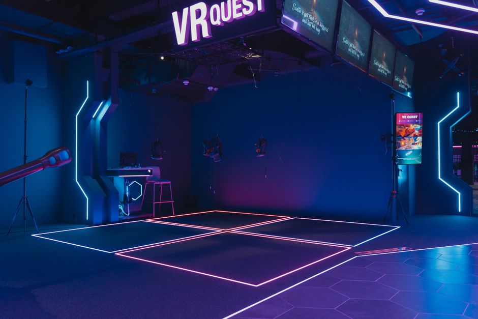 成都青羊区VR体验店装修怎么做？沉浸感+隔音设计+排队等候区如何布局？